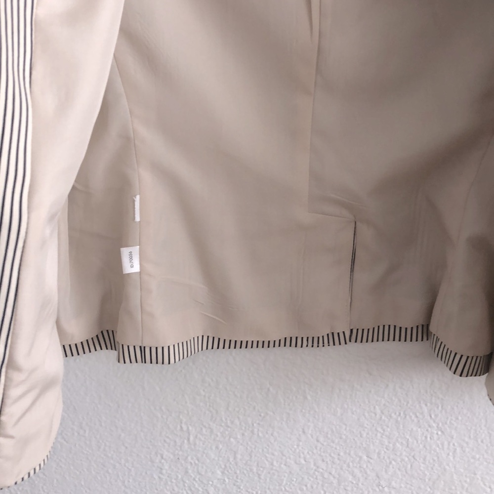 Ann Taylor Pinstripe Blazer sz 2 - Picture 6 of 6
